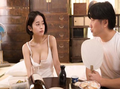 Invite your childhood best friend to play husband and wife
